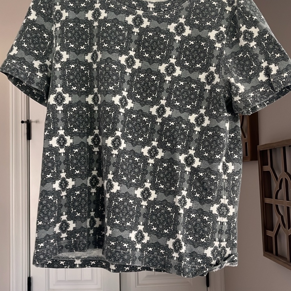 Women’s Gray Patterned Shirt